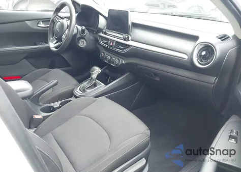 2021 Kia Forte Lxs z USA, uszkodzony, nr VIN 3KPF24AD1ME375065